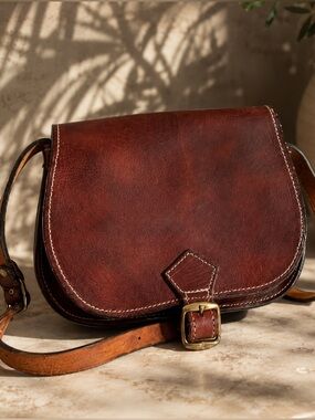 Women’s Classic Brown Leather Crossbody Saddle Bag